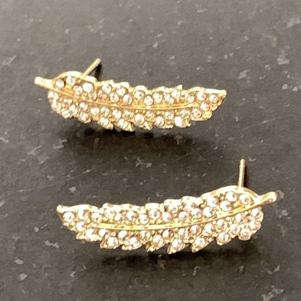 Gold Tone Ear Crawlers - Feather, Angel Wings or Leaf Motif - Picture 7 of 8